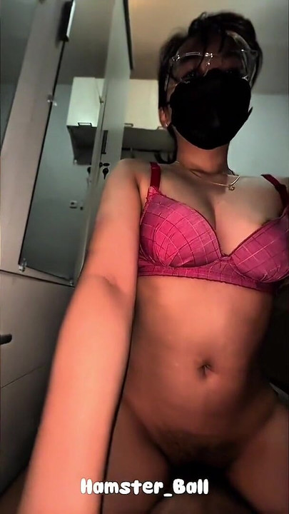 Malezyalı tesettürlü model fotoğrafçının yarağını deniyor | Klip 1