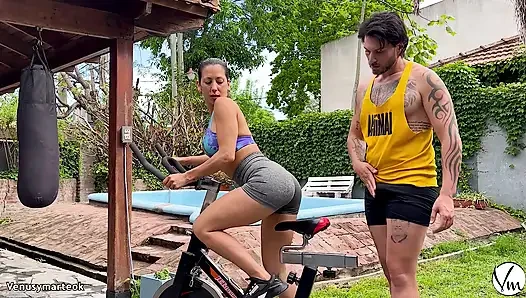 Ich habe meine frau nach dem training zum squirten gebracht - Venusymarteok