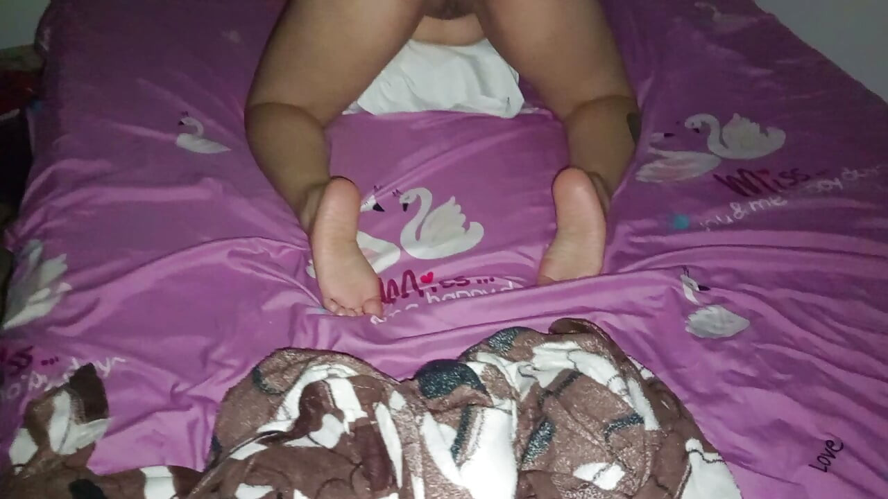 Real sex couple has sex while everyone sleeps