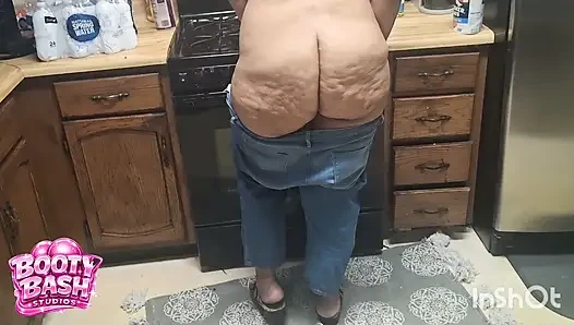 JAMAL ANAL KING FILMS ANAL QUEEN DAILY SO YOU CAN SEE HER PHAT JUICY ASS