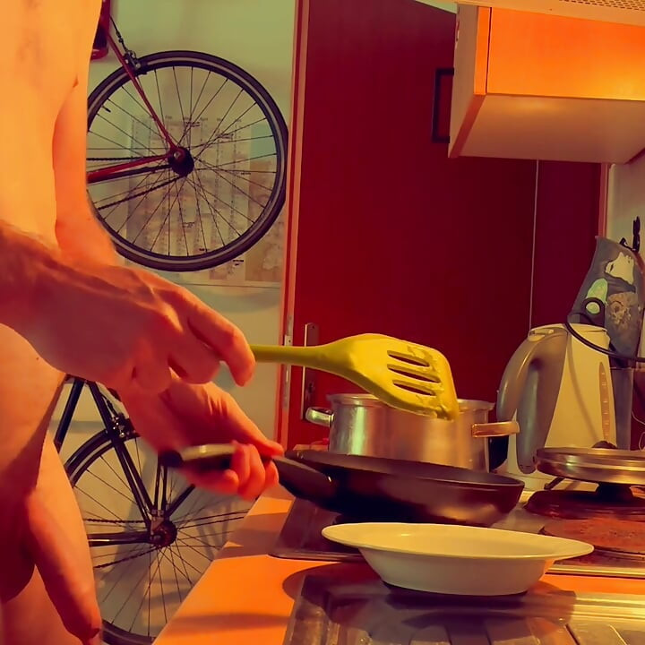 Diversão molhada na cozinha