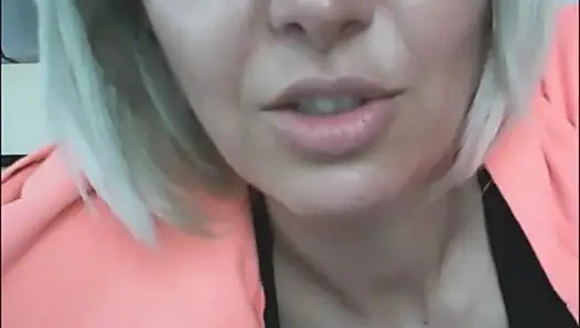 Я клянусь с моим другом Николетта Посольская, показывая тебе мои сиськи и действительно вульгарно говоря. Мы два шаловливых друга