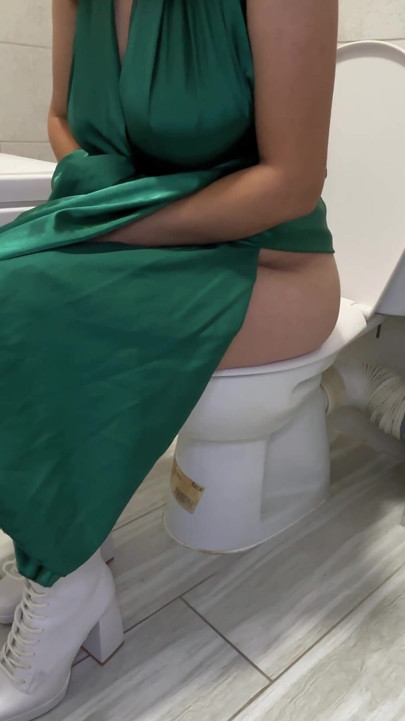 Prom Night Farts - Green Dress & White Heels