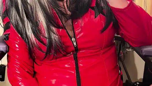 ГОСПОЖА ШИРЛИ ДЕЛАЕТ ПЕРЕРЫВ ДЛЯ РАБОВ, BETWEEEN