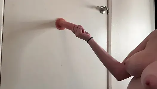 Artemisia si tante seksi italia lagi asik muasin memeknya pakai dildo sambil mengerang keenakan