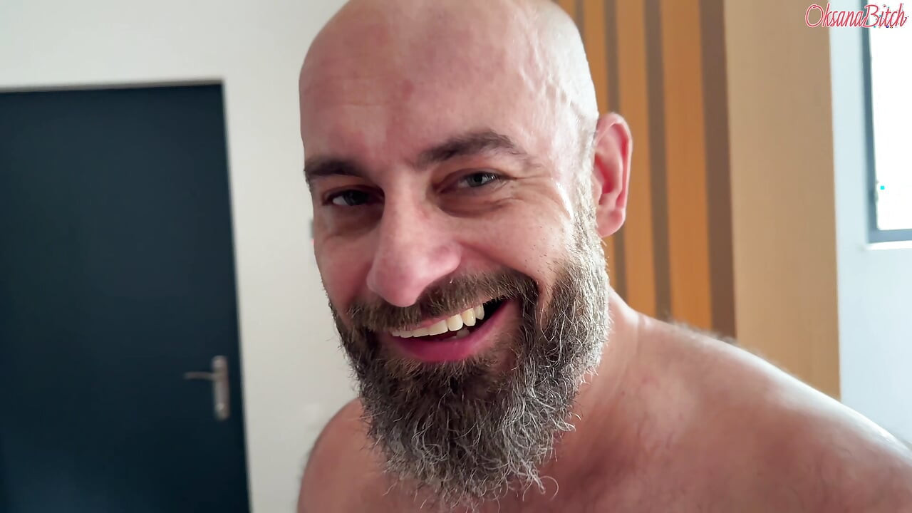 Curba anal Liv Lauren și soția sexy Oksana Katysheva pe platoul unui threesome dur cu fund de sex și un penis uriaș!