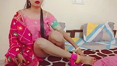 La sorellastra indiana desi sposata tradisce suo marito e viene scopata dal fratellastro, il feticismo del piede seduce in audio hindi