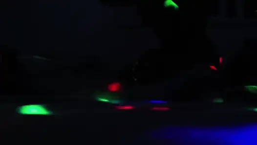 Romantik çift seks partisinde neredeyse yatağı ve kamerayı kırıyor