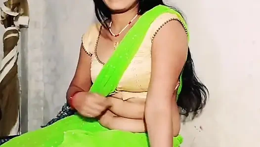 Hintli üvey erkek kardeş üvey kız kardeşinin ağzını tutuyor, seks yapıyor Hintli yenge hardcore seks