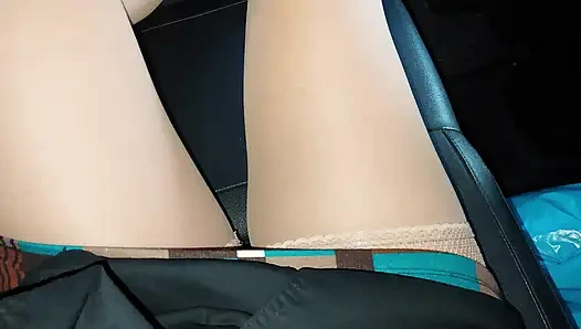 Mature wife who loves young men gives a taxi driver a footjob in the car