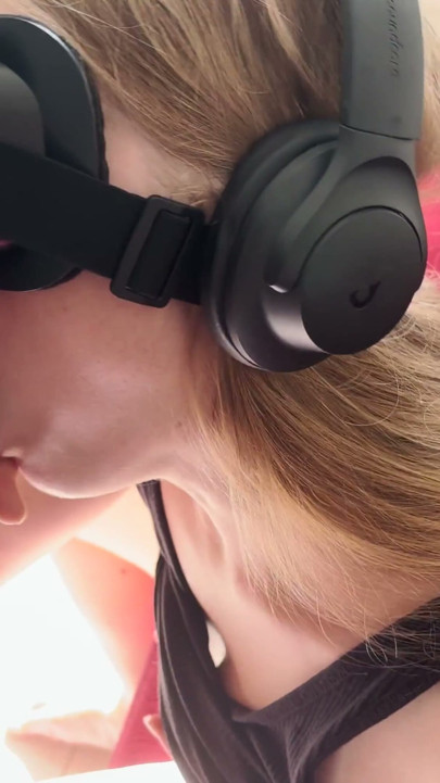 Naive Step Mom Gets a Taste of Virtual Reality and My Real Cock | Clip 1