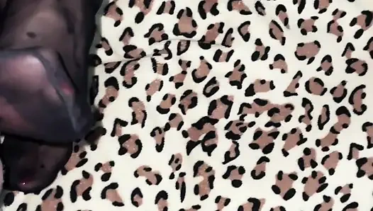 Yeni bir pedikürle övünüyor