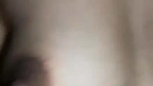 Desi heißes mädchen nimmt bad und fingert sich selbst