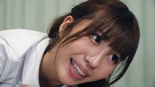 Bunu yapmak üvey babam için yanlış, biliyorum, hala baştan çıkarıyorum