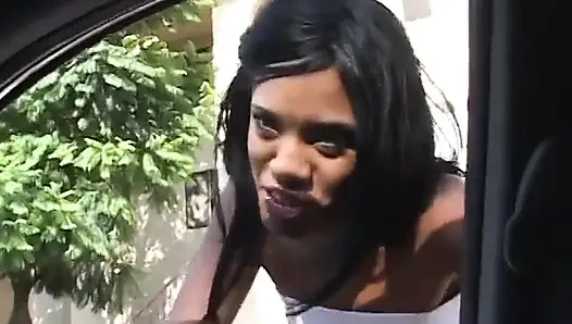 Memek becek gadis kulit hitam dengan toket kecil ini dijilat dan dientot habis-habisan