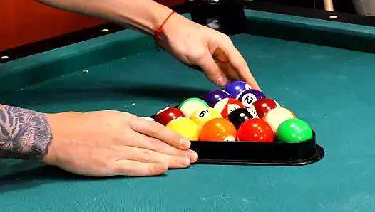 Ficken auf dem billardtisch ... sperma auf die muschi