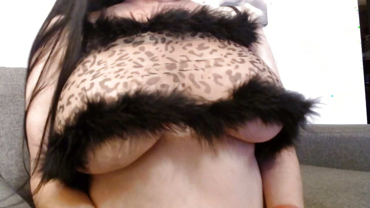 大きな弾む胸 ハンズフリーセクシーナイトトップ