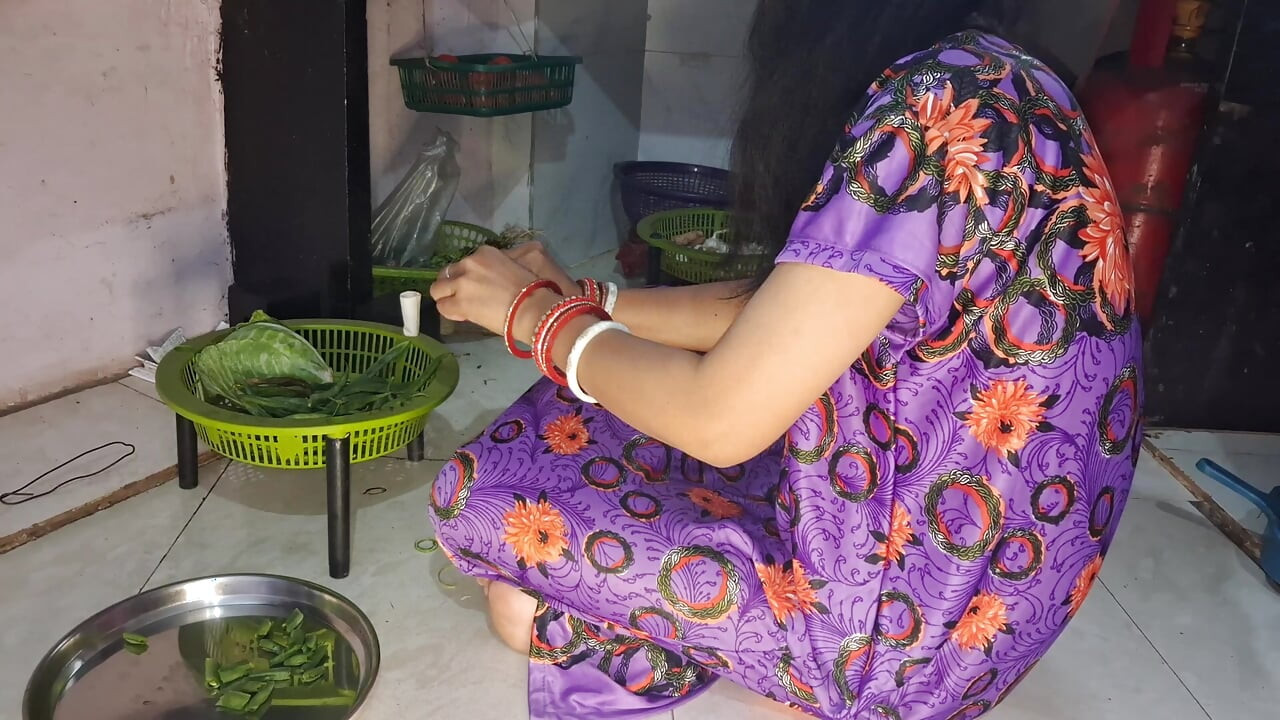 Bhabhi and Devar sex in Kitchen housewife bhabhi