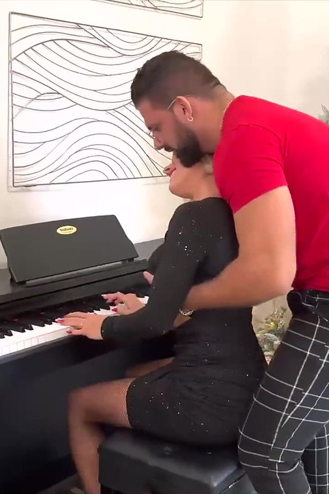 Miss Alice โดนเย็ดระหว่างบทเรียนส่วนตัว