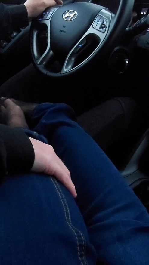 Amateur MILF in jeans and nylon socks gives a taxi driver a footjob | Clip 2