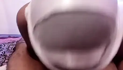 Gadis muslim india lagi asik nyepong kontol dan ngocok kontol