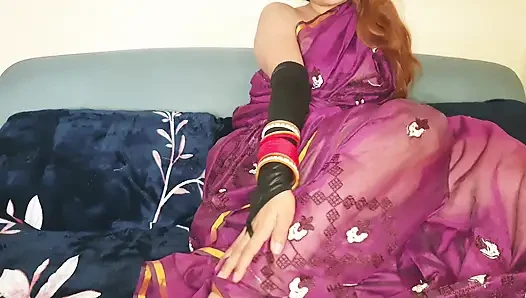 Azgın Hintli komşumdan ayakla muamele, elle muamele ve ters kovboy kız binişi.
