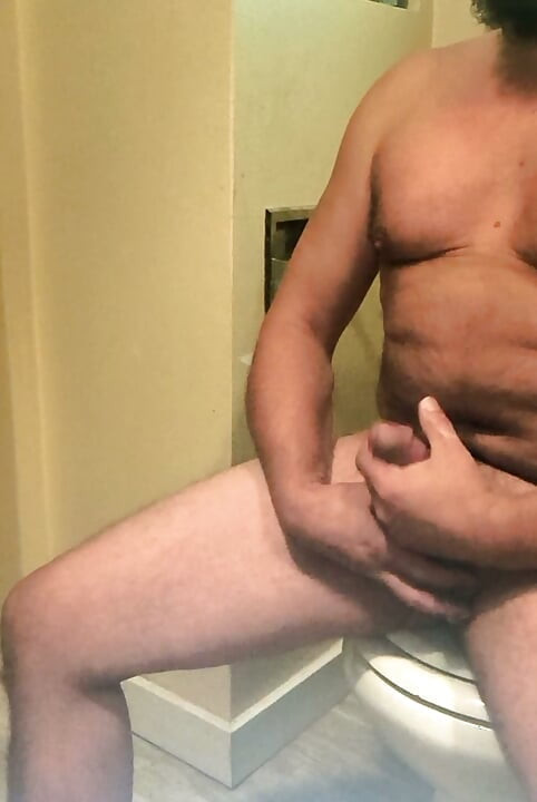 Jerking off till I drip cum in hand