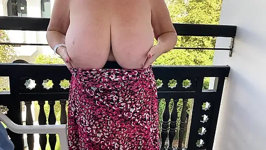 Тетя Sandra в сногсшибательном боди