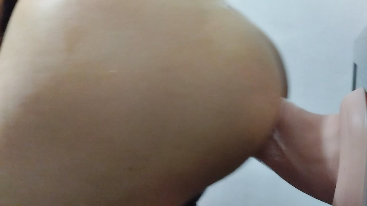 Anal-masturbation mit meinem dildo