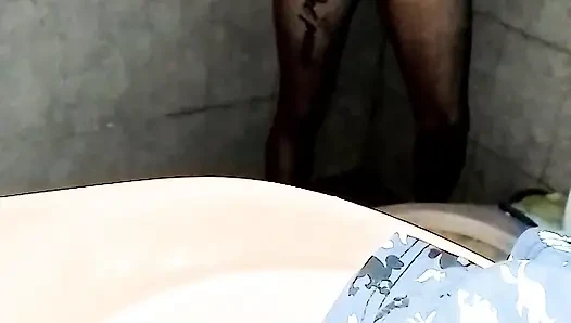 Ben duş alırken mastürbasyon yapıyorum