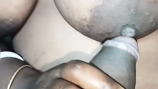 Дези бхабхи изменяет со своим мужем.