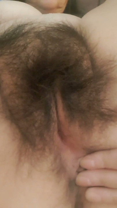 A mature MILF's puckered ass in view. | Clip 1