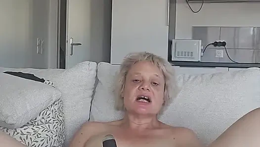 Tamamen açık Halde Vibratörümle Orgazma Ulaşana Kadar Oynuyorum