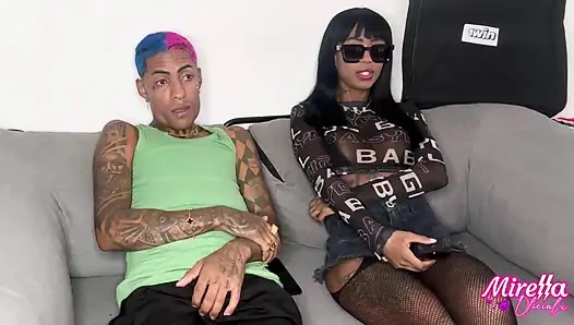 Мой друг не меняется каждый раз, когда приходит ко мне в гости, есть