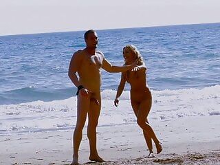 我和一个摄影师在海滩上拍照，我的丈夫让我在那里操他
