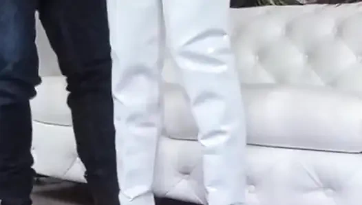 Sasha lagi asik nyepong sampai dicrot di dalam!