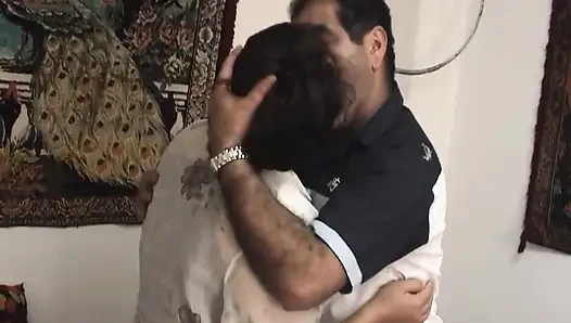 Sahin k ngentot ibu rumah tangga yang kekurangan seksual