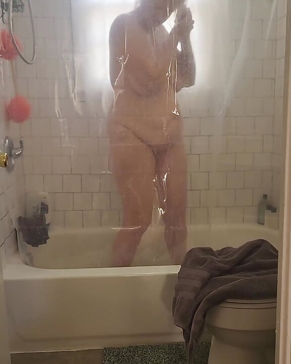 Watch Hot MILF BBW Take A Shower!
