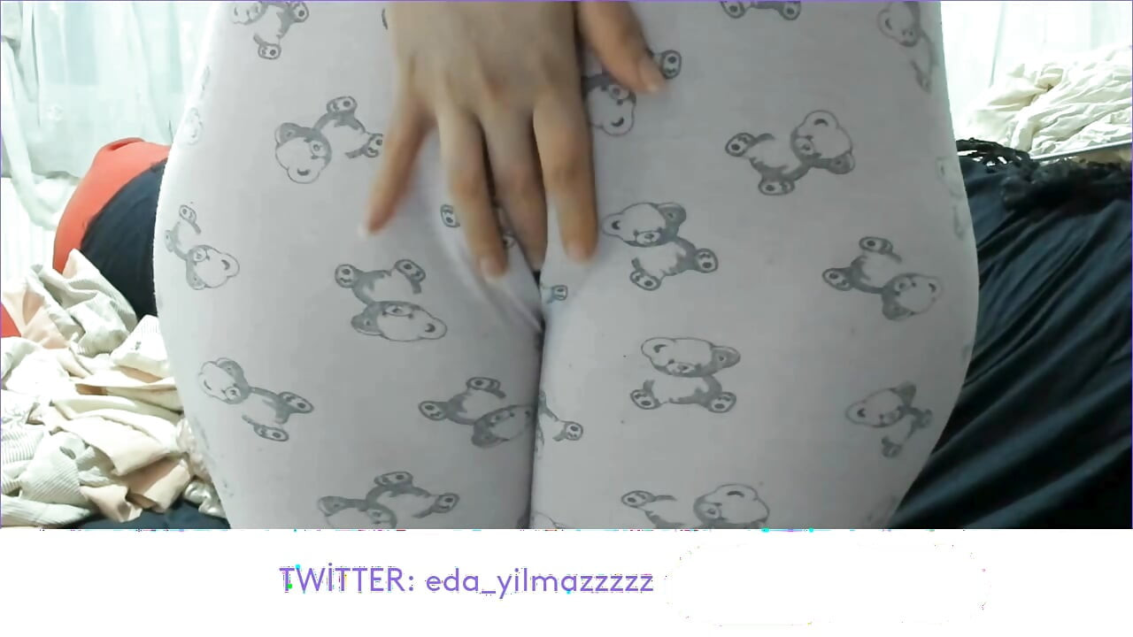 CAMELTOE- PİJAMAYLA MASTURBASYON- KABARMIŞ AM- ŞİŞMİŞ AM- TURK PORNO