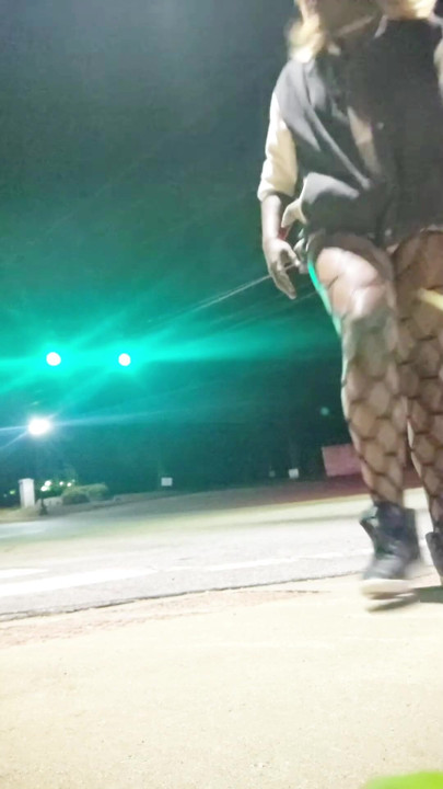 Twerking at a stop light part 2