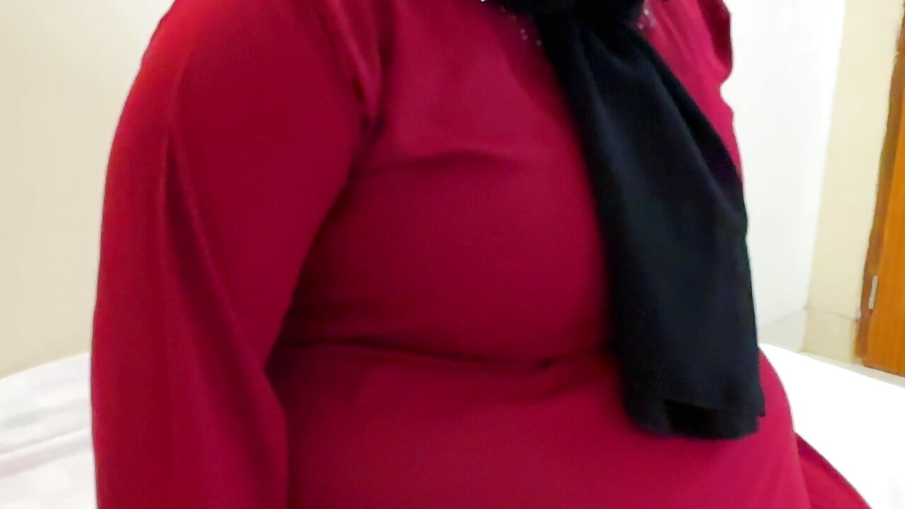 Fucking a Chubby Muslim Mother-in-law Wearing a Red Burqa & Hijab (Part-2)