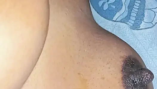 Kami berdua saudara ipar dan kakak ipar tidur di tempat tidur yang sama, saudara ipar ko meri chuchi dekh raha nahi gaya, dia mulai menekan chut saya dan aku mengisap kontol saudara iparku dan mengisap memek Khara.