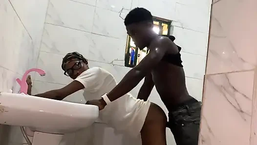 Musa Трахнул Хардкорно Горничную С Ванной