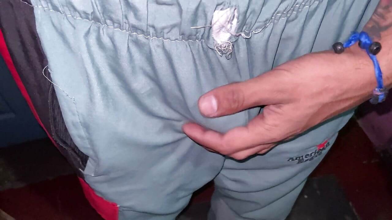 Desi Genç Erkek Kocaman Sikle Mastürbasyon Yapıyor