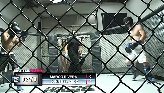 Чернокожая крошка наслаждается ублажанием члена мужика на ринге