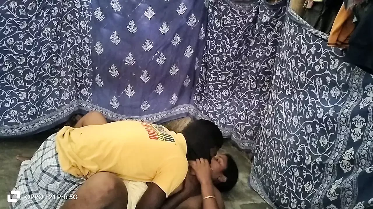 Desi Indian Beautiful Bhabhi Hardcore Sex With Huge Dick
