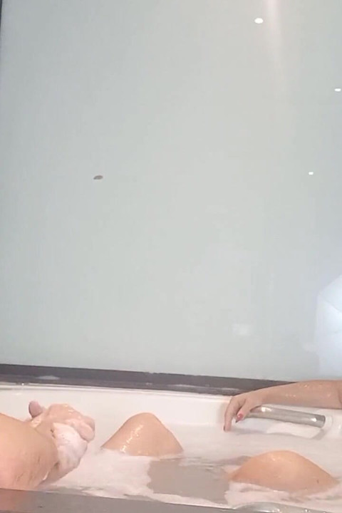 Bathtub with inês Ventura
