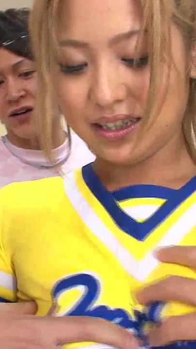 Jaw-dropping moment from "Asiatische Cheerleaderin laesst sich in der Umkleide von Ihren Lehrern ficken"