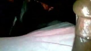 Gruby czarny kutas szarpie w łóżeczku (nocum)