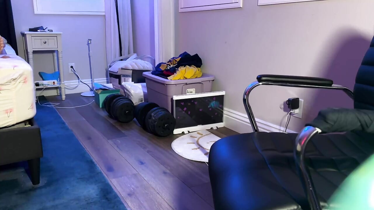 Báječný Jimmy dělá z Slutty Kitty svou sexuální hračku v místnosti pro potěšení